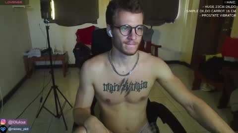 Snapshot of mickey_pict chatting on 01/14/25, 05:51 Mickey online show from 01/14/25, 05:51