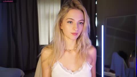 Snapshot of mickeydior chatting on 09/24/25, 12:19 mickeydior online show from 09/24/25, 12:19