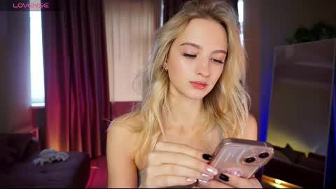 Snapshot of mickeydior chatting on 10/03/25, 11:29 mickeydior online show from 10/03/25, 11:29