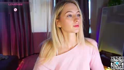 Snapshot of mickeydior chatting on 10/06/25, 11:40 mickeydior online show from 10/06/25, 11:40