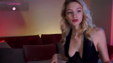 Snapshot of mickeydior chatting on 10/07/25, 12:02 mickeydior online show from 10/07/25, 12:02