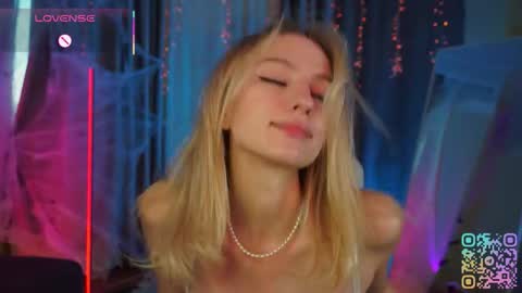 Snapshot of mickeydior chatting on 11/03/25, 11:55 mickeydior online show from 11/03/25, 11:55