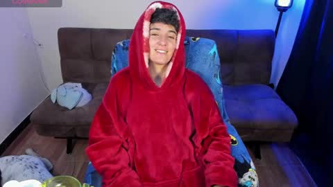 Snapshot of midnight07_ chatting on 01/17/25, 03:34 Blue online show from 01/17/25, 03:34