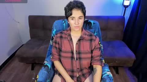 Snapshot of midnight07_ chatting on 02/14/25, 04:15 Blue online show from 02/14/25, 04:15