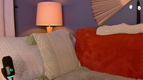 Snapshot of midnight__muse chatting on 01/08/25, 08:06 Rain online show from 01/08/25, 08:06