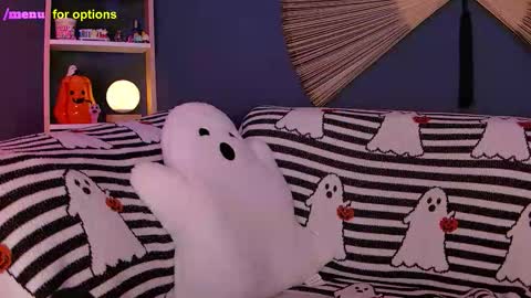 Snapshot of midnight__muse chatting on 10/04/25, 03:48 Rain online show from 10/04/25, 03:48