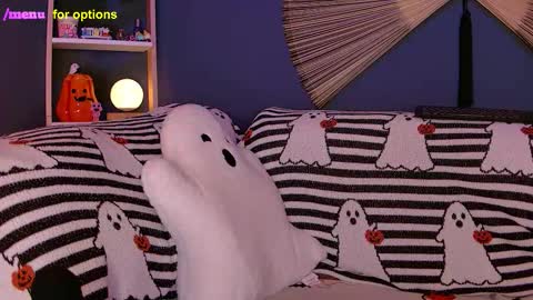 Snapshot of midnight__muse chatting on 10/10/25, 03:49 Rain online show from 10/10/25, 03:49