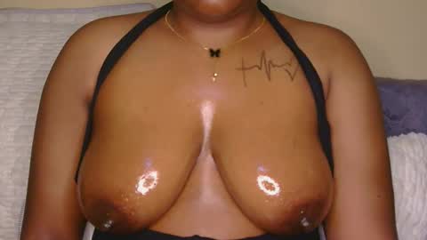 Snapshot of midnight_goddess chatting on 11/18/25, 12:27 Kelly online show from 11/18/25, 12:27