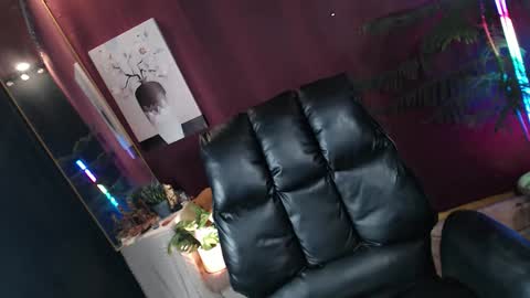 Kitty online show from 05/17/26, 11:45