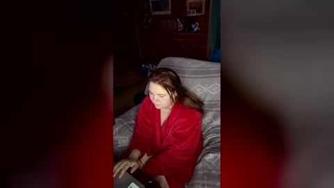 Snapshot of midnightsun0927 chatting on 04/11/26, 08:40 MidnightSun online show from 04/11/26, 08:40