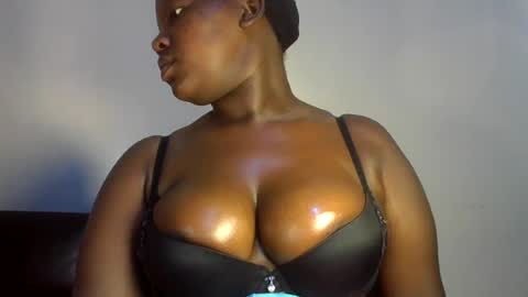 midnightt_curves online show from 06/18/26, 08:25