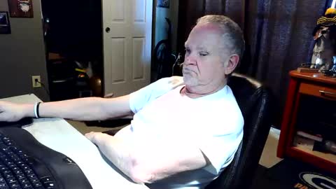 midwestdad09 online show from 03/17/26, 06:33