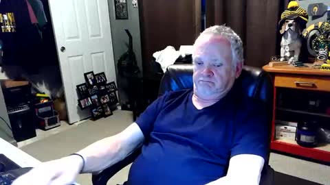 midwestdad09 online show from 04/01/26, 12:33