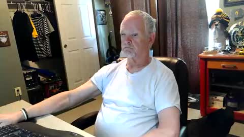 midwestdad09 online show from 05/21/26, 09:22