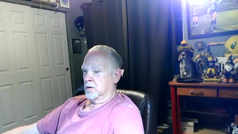 Snapshot of midwestdad09 chatting on 06/15/26, 09:44 midwestdad09 online show from 06/15/26, 09:44