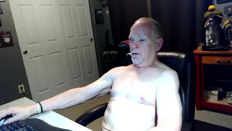 Snapshot of midwestdad09 chatting on 06/16/26, 06:49 midwestdad09 online show from 06/16/26, 06:49