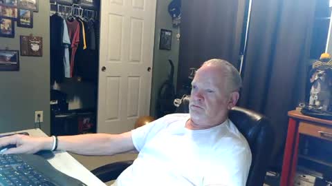 Snapshot of midwestdad09 chatting on 06/25/26, 06:51 midwestdad09 online show from 06/25/26, 06:51