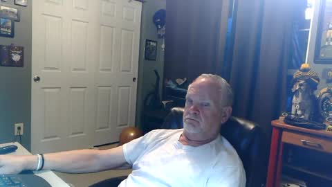 Snapshot of midwestdad09 chatting on 06/28/26, 01:33 midwestdad09 online show from 06/28/26, 01:33
