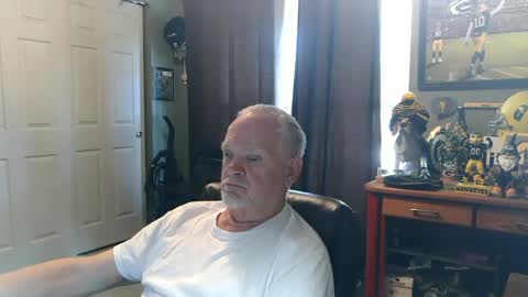 Snapshot of midwestdad09 chatting on 06/29/26, 11:27 midwestdad09 online show from 06/29/26, 11:27