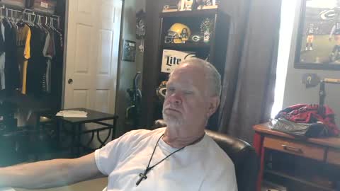 Snapshot of midwestdad09 chatting on 07/17/26, 02:02 midwestdad09 online show from 07/17/26, 02:02
