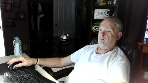 Snapshot of midwestdad09 chatting on 07/19/26, 10:30 midwestdad09 online show from 07/19/26, 10:30