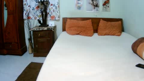 Snapshot of miel_07 chatting on 06/12/26, 06:34 miel_07 online show from 06/12/26, 06:34