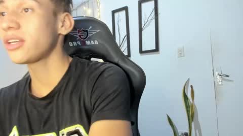 Miguel Hernandez online show from 02/16/25, 01:47