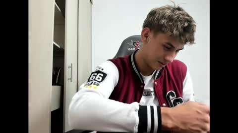 Miguel Hernandez online show from 09/12/25, 02:11