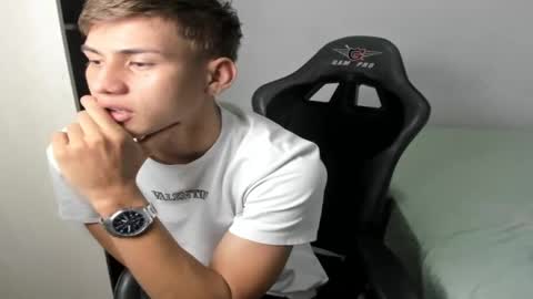 Miguel Hernandez online show from 10/08/25, 06:49