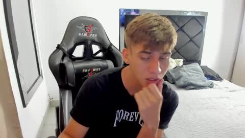 Miguel Hernandez online show from 04/02/26, 03:53