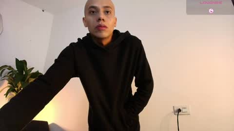 Snapshot of miguelangel_996 chatting on 04/16/26, 06:14 miguel angel online show from 04/16/26, 06:14