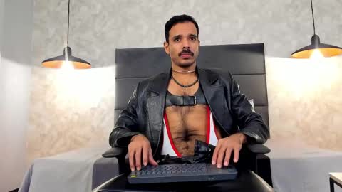 miguelsanfrancisco online show from 11/02/25, 03:03