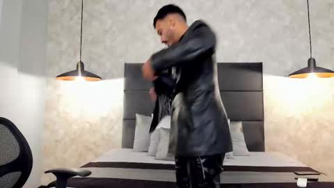 miguelsanfrancisco online show from 11/08/25, 03:23