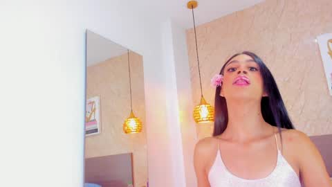 Miia online show from 04/08/26, 12:05