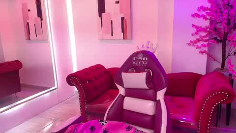 Miia  online show from 04/21/26, 11:05