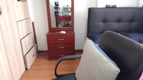 Snapshot of miia_big1boobs chatting on 02/28/25, 03:37 miia big1boobs online show from 02/28/25, 03:37