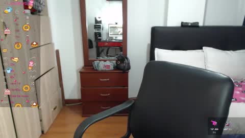 Snapshot of miia_big1boobs chatting on 03/03/25, 06:22 miia big1boobs online show from 03/03/25, 06:22