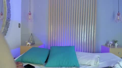 Mia online show from 02/13/26, 11:28