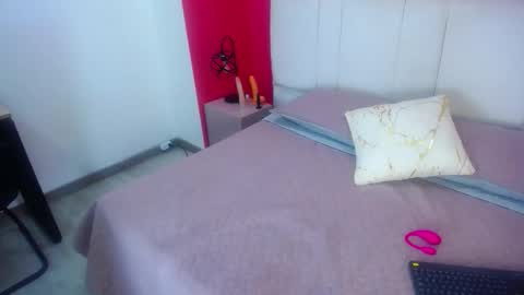 Snapshot of miia_colliins__ chatting on 09/22/25, 01:24 Miia colliins online show from 09/22/25, 01:24