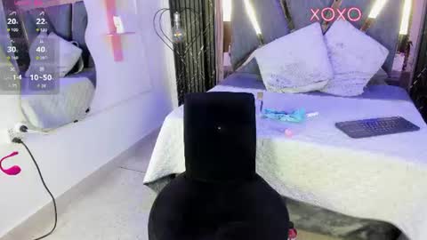 Snapshot of miia_deluxe_ chatting on 06/17/26, 01:52 miia_deluxe_ online show from 06/17/26, 01:52
