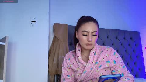 Miia Paris online show from 04/10/26, 04:23