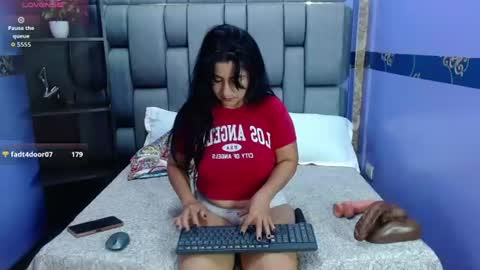 Snapshot of miia_rousee_ chatting on 07/12/26, 12:23 ROUSSE online show from 07/12/26, 12:23