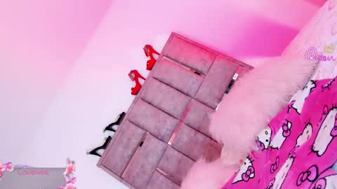 Snapshot of miia_sophia chatting on 02/15/26, 09:41 online show from 02/15/26, 09:41