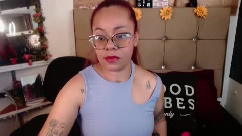 Snapshot of miia_spencer_ chatting on 11/05/25, 09:04 miia online show from 11/05/25, 09:04