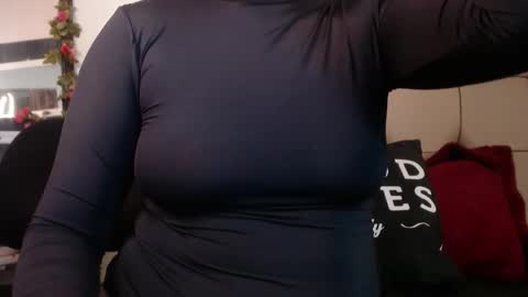 Snapshot of miia_spencer_ chatting on 11/14/25, 06:17 miia online show from 11/14/25, 06:17