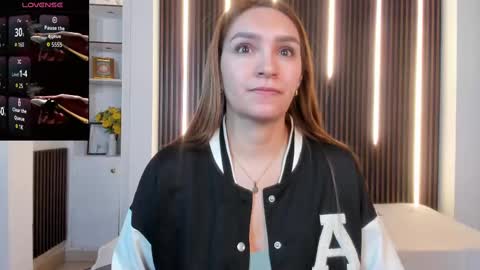 Miia 3 online show from 09/22/25, 12:51