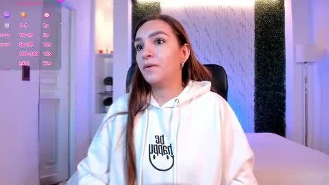 Miia 3 online show from 10/10/25, 11:31