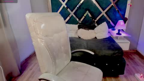 M I I A     online show from 12/10/24, 01:11