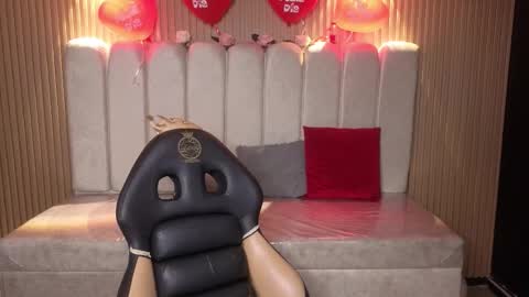 miiaa_evans1 online show from 02/17/26, 08:15