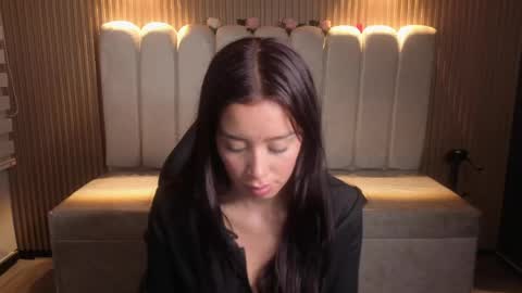 Snapshot of miiaa_evans1 chatting on 04/18/26, 08:09 miiaa_evans1 online show from 04/18/26, 08:09